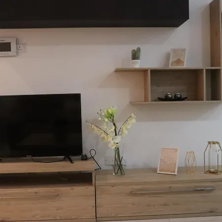 Cozy Mins Away From Airport Apartmán Safi