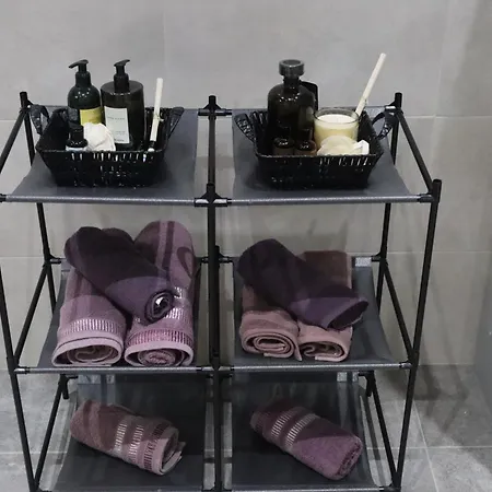 Cozy Mins Away From Airport Apartmán *