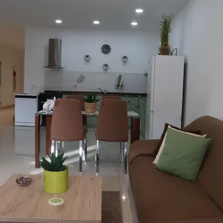 Apartmán Cozy Mins Away From Airport *